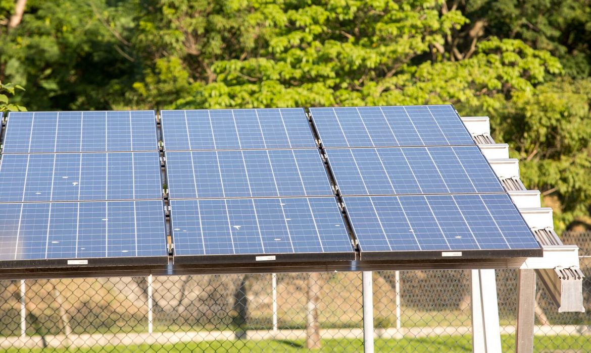 Leia mais sobre o artigo Aumento do consumo de energia solar traz projeções otimistas ao setor